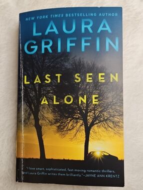 Last Seen Alone by Laura Griffin - Paperback Book